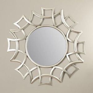 Miroir mural en métal au design vintage élégant avec un cadre en relief magnifiquement sculpté, adapté aux thèmes de chambre luxueux - Product Image 1