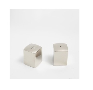 ชุดเครื่องปรุงเกลือและพริกไทยโลหะตกแต่งสวยงาม ทนทาน เหมาะสำหรับบ้านสไตล์คลาสสิกที่มองหาของตกแต่งโต๊ะอาหารที่มีเอกลักษณ์ - Product Image 3