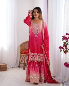 Ensemble Salwar Kameez Traditionnel pour Femmes en Tissu Chinon Lourd Intemporel avec Couche Intérieure Séchage Rapide pour les Occasions de Fête - Product Image 1