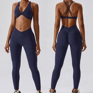 Conjunto de yoga de 2 piezas para mujer, top de manga larga con cuello en V profundo, espalda cruzada, leggings sin costuras con cintura alta y fruncido, azul liso - Product Image 2