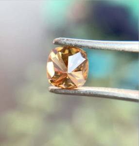 VVS Clarity Design moderne Coussin de couleur marron vif Coupe brillante Lab Grown Loose Moissanite Diamants pour pendentifs et collier - Product Image 1