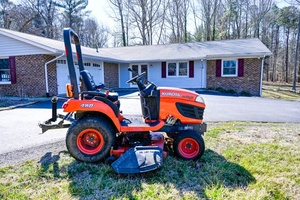 พบกับ BX2360 2012 Kubota ที่เชื่อถือได้ซึ่งมีระบบส่งกำลังน้ำที่ราบรื่นเพลาหน้า MFWD เพื่อการยึดเกาะที่เหนือกว่า