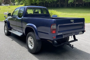 LISTO PARA CONDUCIR - USADO, VOLANTE A LA IZQUIERDA |   CONDUCCIÓN DERECHA |   TOYOTA HILUX Doble Cabina 4x4 1998, Transmisión Manual de 5 Velocidades - Product Image 3