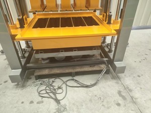 Macchina per Blocchi Semi-automatica QTJ4-40 a Basso Prezzo, Attrezzatura per Mattoni Forati in Calcestruzzo per Piccole Imprese Edili - Product Image 4