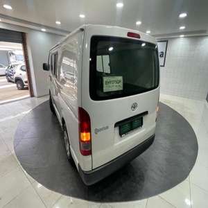 Fourgonnette d'occasion 2019 Quantum 2.5D-4D, boîte manuelle, traction avant, sièges en cuir, intérieur clair, pneus R21, conduite à droite, caméra de recul, 15 places - Product Image 3