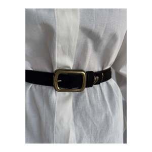 Ceinture pour pantalon, veste, chemise et robe pour femme avec boucle carrée et accessoire en forme de cœur - Noir antique - Product Image 2