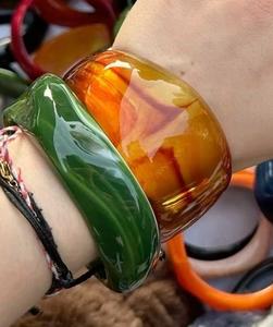 Bracelets en résine de créateur pour femmes, légers, polis, imperméables, accessoires de mode, couleurs personnalisées, style mignon pour ethnique et occidental - Product Image 3