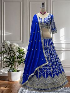 Lehenga Choli de diseñador con Secuencia de codificación de bordado, ropa de fiesta de trabajo Lehenga Choli para mujer a precio asequible - Product Image 5