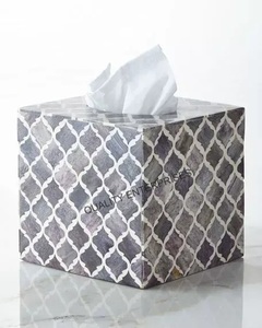 Boîte à mouchoirs classique écologique durable faite à la main BONE INLEY par QUALITY ENTERPRISES Modèle QE-BITB-05 - Product Image 1