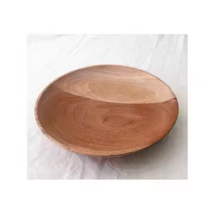 Assiettes à dîner en bois classiques, écologiques, en stock, artisanales, de qualité supérieure par Crescent Crafts - Product Image 2