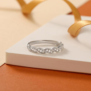 Bague de mariage torsadée en moissanite pour homme Jeulia - Bague fine en argent sterling plaqué platine - Product Image 3
