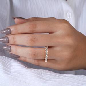 Bague éternelle en diamant de luxe portée sur la main d'une femme, mettant en valeur un style de bijoux élégant, idéal pour les mariages, les fiançailles et la mode de tous les jours - Product Image 5