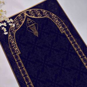 พรมละหมาดสีน้ำเงินกรมท่า: พรมพิมพ์ลายดีไซน์หรูหราสำหรับการสวดมนต์ พรมบางแบบไม่ถักทอ - Product Image 1