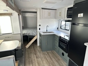 Camioneta H-e-a-r-t-l-a-n-d E-d-d-i-e B-a-u-e-r 2-6-2-B-H-L Usada del 2024 DISPONIBLE PARA LA VENTA - Product Image 3