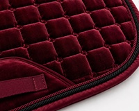 Ensemble de tapis de selle matelassé en velours rouge de luxe Tough Tack, avec voile anti-mouches respirant et protège-pattes en maille pour l'équitation anglaise