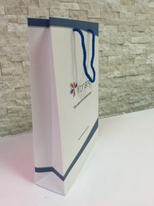 Bolsas de Papel Eurotote Horizontales con Cordón, Impresas en Offset, Reciclables y Ecológicas, con Papel Bristol para Empaque de Zapatos - Product Image 3