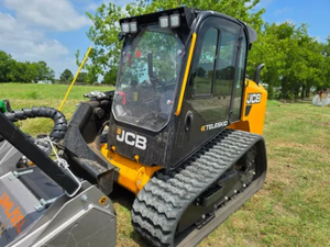 รถตักล้อยาง JCB 3TS-8T มือสองสภาพดี พร้อมบูมยืดไสลด์ได้, บุ้งกี๋ดินรุ่น DB84 และเครื่องบดไม้ FAE - Product Image 4