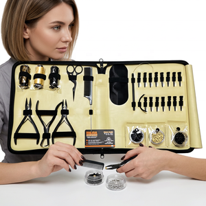 Kit d'outils professionnels tout-en-un en acier inoxydable pour extensions capillaires – Personnalisable, avec pinces noires, ciseaux, clips, perles à boucle et accessoires pour extensions - Product Image 2