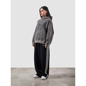 เสื้อฮู้ดสตรีทแวร์ผ้าเฟรนช์เทอร์รี่ ล้างแบบคอมแบท พร้อมงานปัก 3 มิติ แบบแอพพลิเค และเทคนิคการปักแบบผ้าขนหนู - Product Image 5