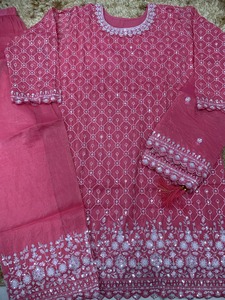 Nouvel ensemble de Kurta en soie lourde moderne de haute qualité ethnique indien et pakistanais Salwar Kameez par Sterling Creations - Product Image 6