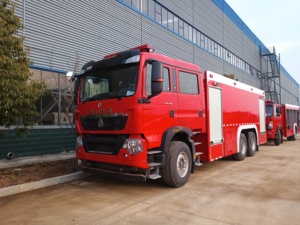 <span class=keywords><strong>Camion</strong></span> <span class=keywords><strong>de</strong></span> pompiers Sinotruk Howo 15000L pour le sauvetage d'urgence, véhicule <span class=keywords><strong>de</strong></span> lutte contre les incendies urbains - Product Image 1