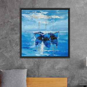 Impresión en lienzo de paisaje marino con barcos azules: arte náutico costero para pared, lienzo con marco negro - Product Image 1