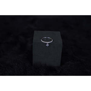 Anillo de Plata de Ley 925 con Baño de Rodio y Patrón Geométrico, para Uso Diario, con Incrustaciones y Engaste de Hilo Colgante - Product Image 3