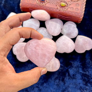 Vente en gros de pierre naturelle de palmier cœur gonflé en cristal de guérison pierre d'énergie Reiki en forme de cœur pour décoration et méditation de cadeaux - Product Image 1