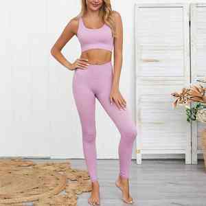 Conjunto de yoga personalizado creado para mujeres activas que buscan comodidad, soporte y rendimiento durante el entrenamiento. - Product Image 2