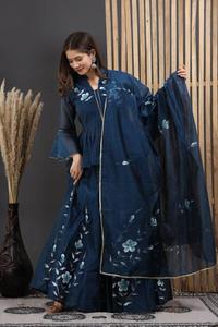 เสื้อเบลาส์และเสื้อเบลาส์ลายระบายด้วยมือจากนักออกแบบใหม่ - Product Image 4