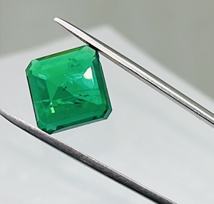 11X11MM พลอยรูปแปดเหลี่ยมขนาด6.11 CTS ทรงแปดเหลี่ยมเจียระไนจากห้องแล็บสีมรกตโคลอมเบีย - Product Image 3
