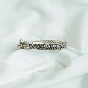 กำไลข้อมือ Kada สีเงิน925พร้อมเครื่องประดับสะสมลายนกยูง - Product Image 2