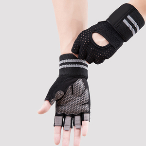 Gants d'entraînement demi-doigts en néoprène réglables pour hommes et femmes Logo personnalisé en cuir haltérophilie Fitness Gym gants pour l'entraînement - Product Image 2