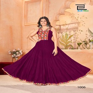 Elegante vestido de rayón con volantes, diseño frontal y trasero, trabajo Gamthi y detalles de encaje en 6 hermosos colores - Product Image 6