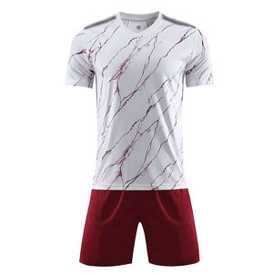 Camiseta de fútbol con diseño personalizado por sublimación completa, logotipo impreso, uniforme de fútbol para hombre, precio económico. - Product Image 1