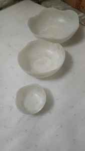 Support de bol de service en résine pour bol de service au design moderne avec support en métal et design à vendre - Product Image 3