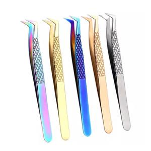 Punta plateada recubierta de polvo de acero inoxidable, agarre de diamante de 90 grados, pinzas de extensión de pestañas duraderas antiestáticas, mano con logotipo personalizado - Product Image 1