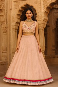 Lahenga Choli de Tela Suave con Bordado Completo, Ligero y Fácil de Llevar, con un Elegante Conjunto de Dupatta para Fiestas - Product Image 3
