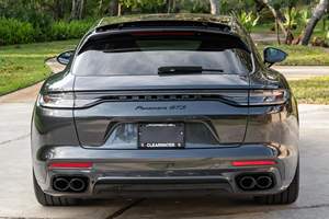 Panamera GTS Sport Turismo 2022, V8 Twin-Turbo, Tracción en las Cuatro Ruedas, Paquete Premium, Sin Modificar - Product Image 3