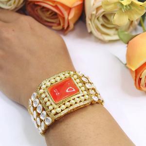 กำไลข้อมือทองชุบคุณภาพพรีเมียมแบบ Kundan สามารถเปิดได้ เหมาะสำหรับงานแต่งงาน งานหมั้น และงานเลี้ยงสำหรับผู้หญิง - Product Image 1