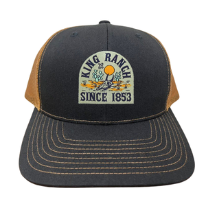 Black Camel 6 Panel Trucker Hats Línea de costura de contraste en el ala Parches de logotipo tejidos Malla transpirable Hebilla ajustable de una sola fila - Product Image 1