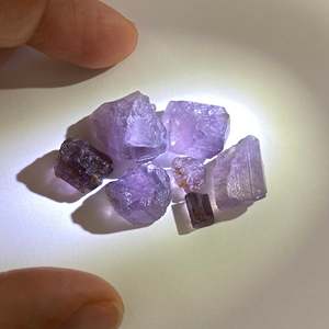 Cristal de Escapolita Púrpura Natural Suelto de las Montañas Pamir, Tayikistán - Product Image 2