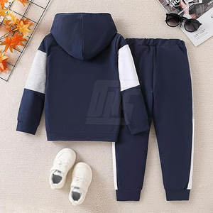 Conjunto Deportivo de Dos Piezas para Niños, Tela Resistente, para un Estilo de Vida Activo - Product Image 6