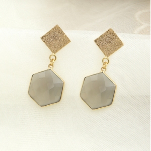 ต่างหูห้อยทรงหยดน้ำดูอาเกรย์มูนสโตน ดีไซน์ทันสมัย ทำจากทองเหลืองชุบทอง 18K เหมาะสำหรับเป็นเครื่องประดับงานแต่งงานสำหรับผู้หญิง - Product Image 1