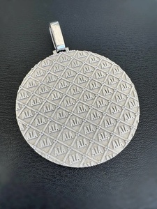 Pendentif Croix Personnalisé en Argent 925 Style Hip Hop, Design Tendance Streetwear Sertie de Diamants Moissanite, Breloques Personnalisées - Product Image 3