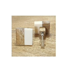 El mejor acabado Artesanías de lujo Perilla de resina epoxi y madera de lujo Perillas de cajón de muebles Fabricante hecho a mano Buena calidad - Product Image 3