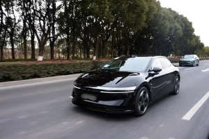 Sedán Eléctrico Usado 2024, Largo Alcance, Tracción en las Cuatro Ruedas, Transmisión Automática, 5 Plazas, Excelente Estado, Suministrado desde Japón, Rango NEDC - Product Image 6