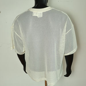 Camiseta de malla transpirable OEM para hombre, estilo urbano, personalizada, deportiva, de fútbol, con corte cropped y holgado, camiseta de malla de fútbol. - Product Image 4