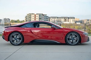 VOITURE ÉLECTRIQUE EXTREMEMENT PROPRE 2017 BM-W I8 COUPÉ 357-HP HYBRIDE RECHARGEABLE AWD PRÊTE À LA LIVRAISON - Product Image 3