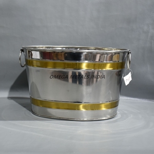 Grand pot de fleurs en acier inoxydable avec finition galvanisée, seau minimaliste fabriqué à la main en argent pour l'extérieur et l'intérieur - Product Image 4